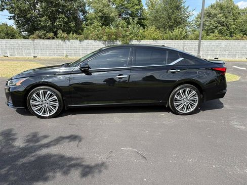 Used 2023 Nissan Altima 2.5 SL AWD/4WD image 2
