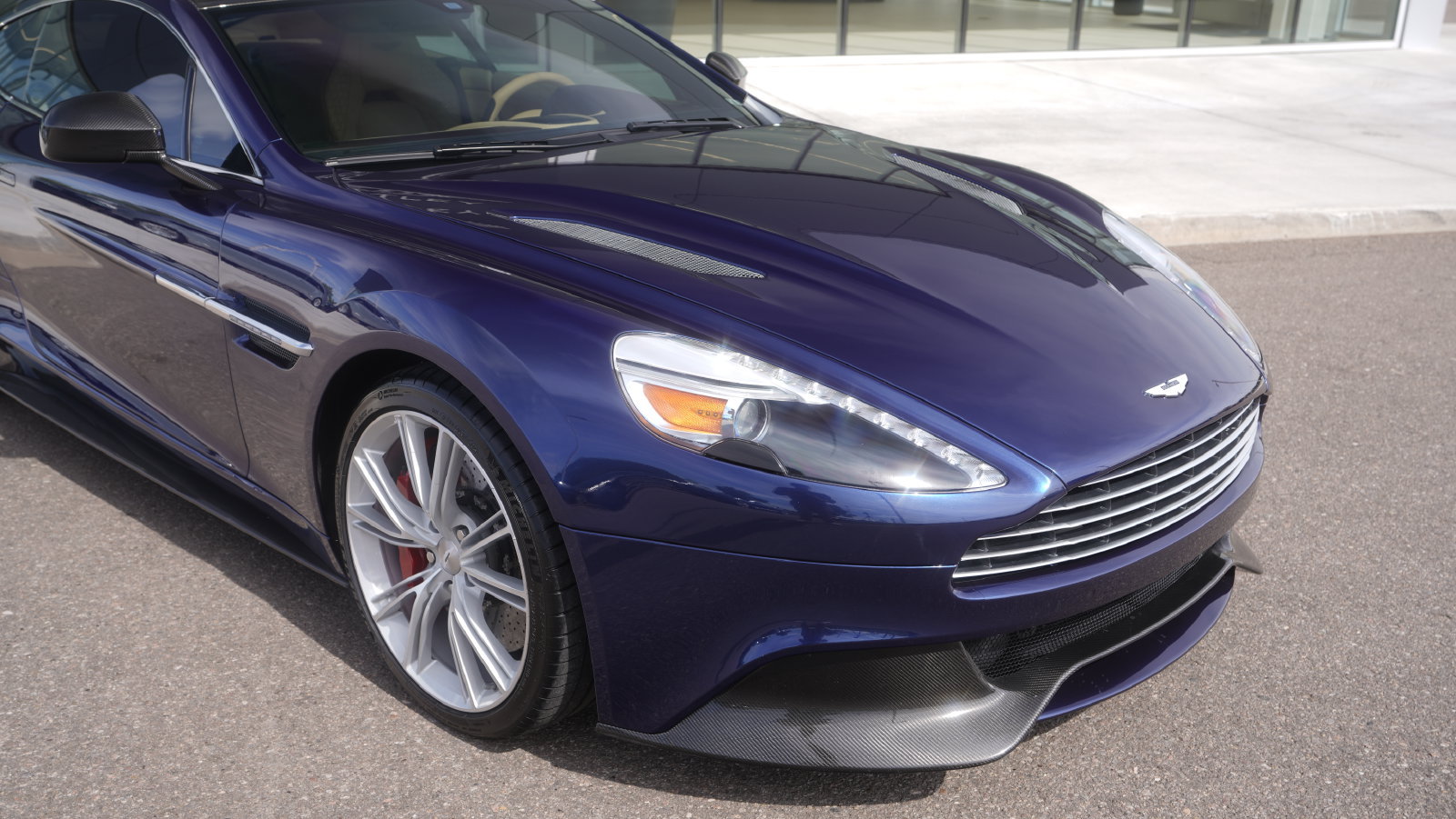 Used 2015 Aston Martin Vanquish Coupe RWD image 24