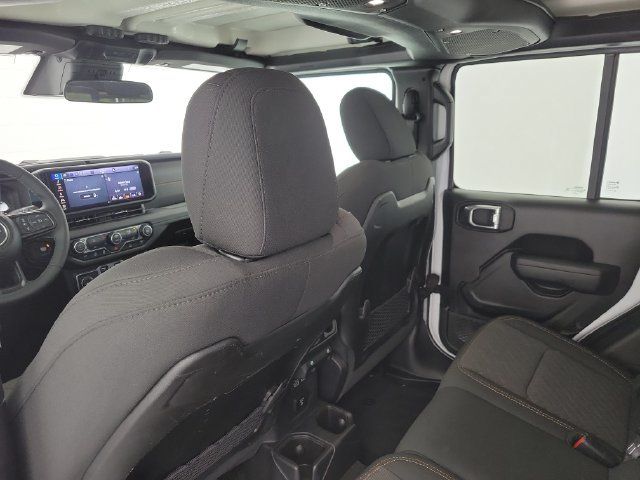 Used 2026 Jeep Gladiator Mojave AWD/4WD image 12