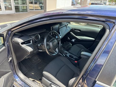 Used 2020 Toyota Corolla SE w/ SE Premium Package FWD image 4