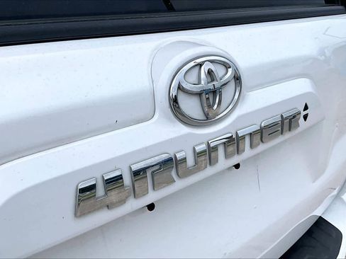 Used 2022 Toyota 4Runner SR5 Premium AWD/4WD image 31