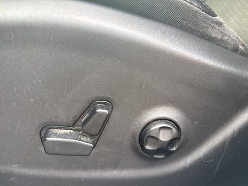 Used 2019 Jeep Cherokee Trailhawk w/ Cold Weather Group image 15