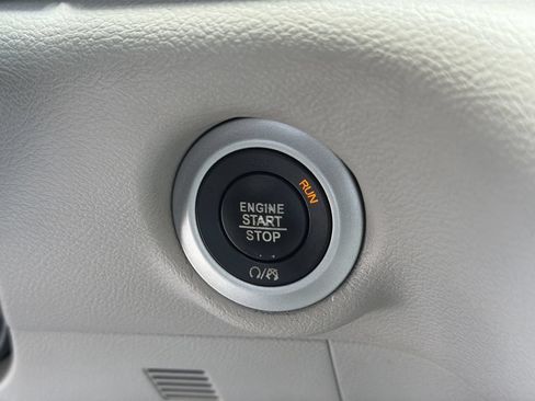 Used 2017 Chrysler Pacifica Touring Plus FWD image 29