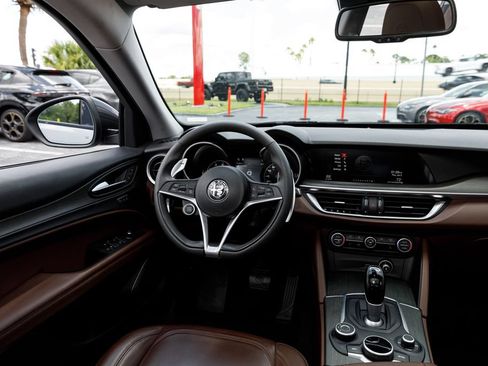 Used 2019 Alfa Romeo Stelvio Ti w/ TI Performance Package AWD/4WD image 17