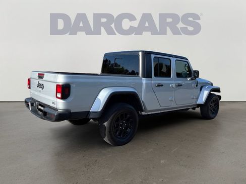 Used 2023 Jeep Gladiator Overland AWD/4WD image 7
