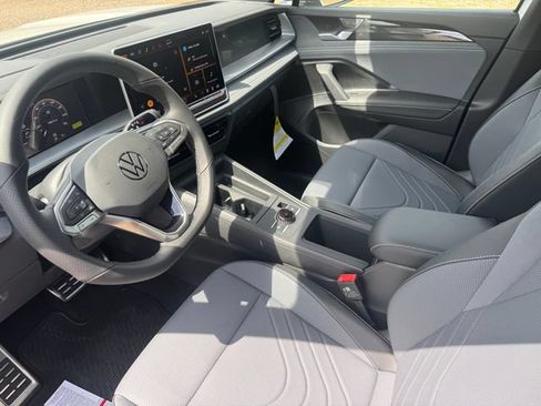 New 2026 Volkswagen Tiguan SE R-Line FWD image 6