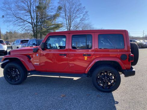 Certified 2024 Jeep Wrangler Sahara w/ Technology Group image 8