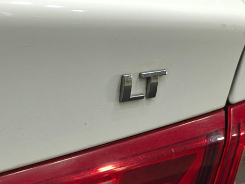 Used 2017 Chevrolet Malibu LT FWD image 39