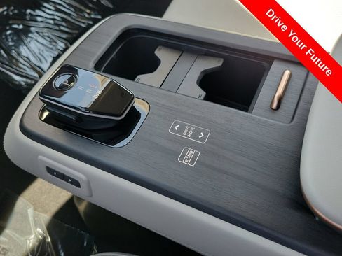 Used 2023 Nissan Ariya FWD image 15