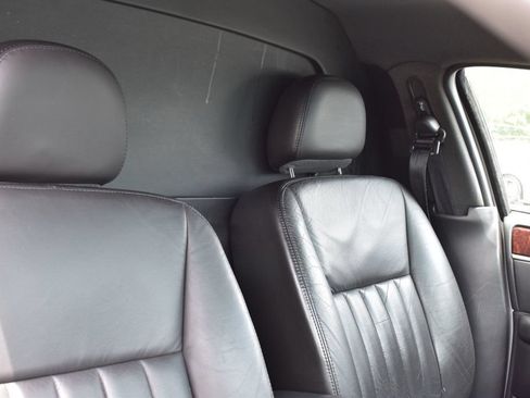 Used 2007 Lincoln Town Car Executive RWD image 15
