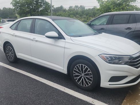 Used 2021 Volkswagen Jetta SE FWD image 2