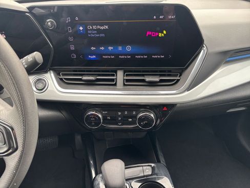 Used 2025 Chevrolet Trax LT image 17