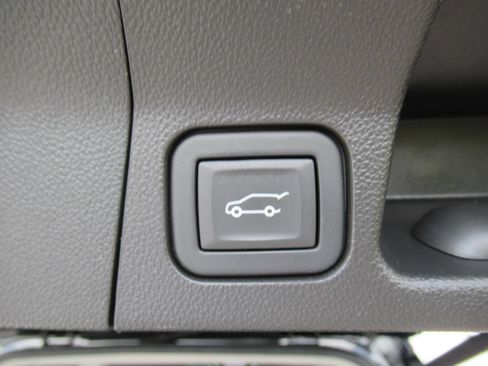 Used 2023 GMC Acadia SLE w/ Driver Convenience Package FWD image 36