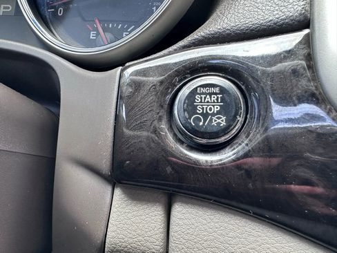 Used 2012 Jeep Grand Cherokee Laredo w/ Laredo E Group image 62