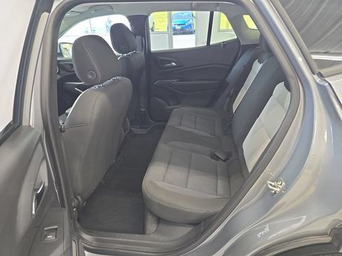Used 2025 Chevrolet Trax LS w/ LS Convenience Package FWD image 10