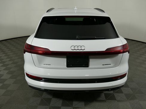 Used 2023 Audi e-tron Premium Plus image 4