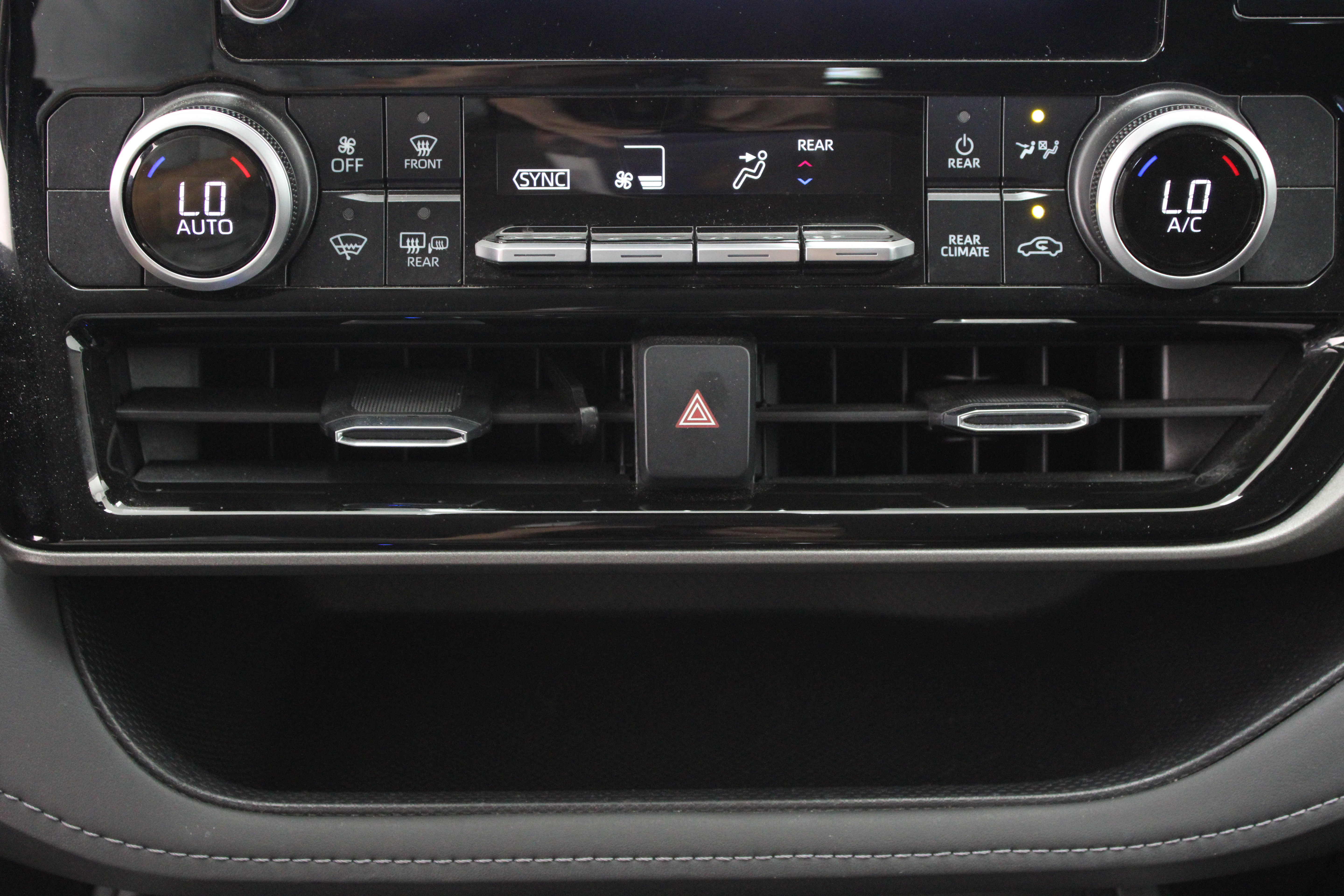 Used 2025 Toyota Highlander LE FWD image 20
