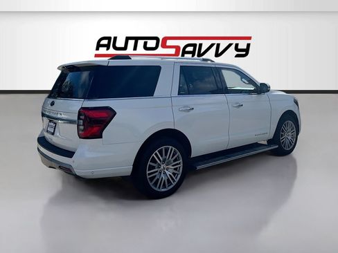 Used 2024 Ford Expedition Platinum AWD/4WD image 7
