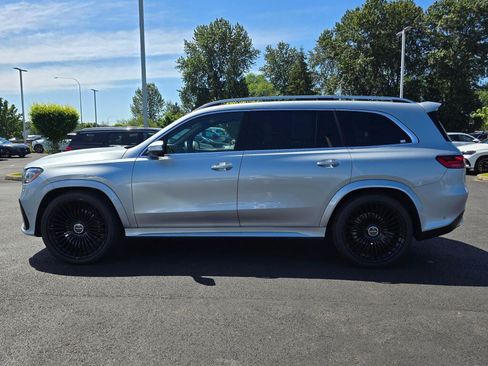 Used 2024 Mercedes-Benz GLS 450 4MATIC image 2