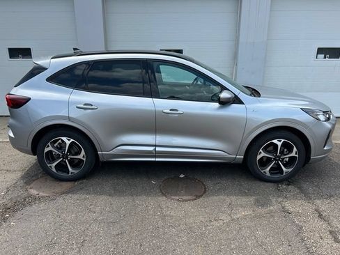 Used 2023 Ford Escape ST-Line Select w/ Tech Pack #2 AWD/4WD image 6