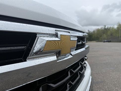 Used 2022 Chevrolet Silverado 1500 LT AWD/4WD image 7