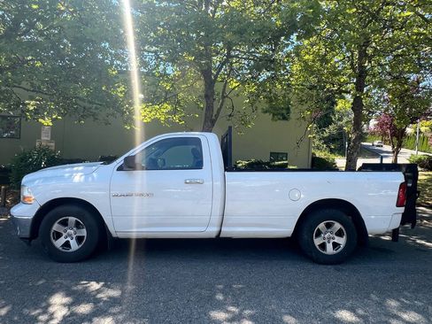Used 2011 RAM 1500 Classic SLT RWD image 2