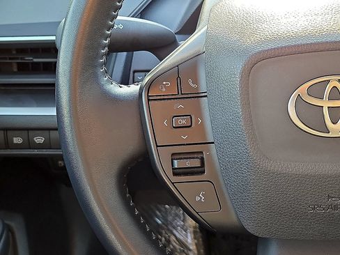 Used 2025 Toyota Prius LE FWD image 16