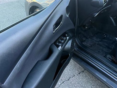 Used 2017 Toyota Prius Prime Premium image 30