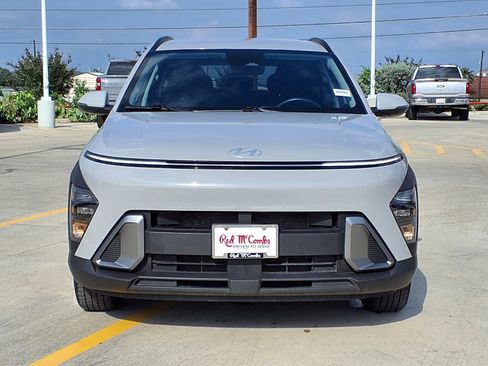 Used 2025 Hyundai Kona SEL image 2