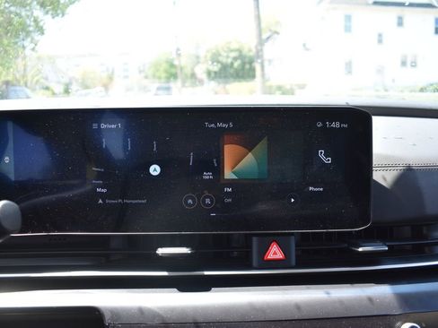 Used 2025 Kia Carnival FWD image 18