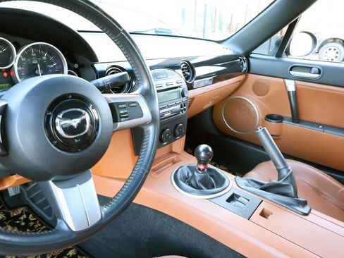 Used 2006 MAZDA MX-5 Miata Grand Touring w/ Suspension Pkg image 17