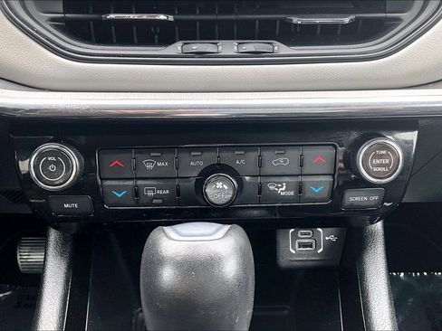 Used 2022 Jeep Compass Limited image 31