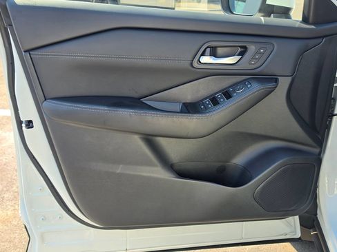 Used 2025 Nissan Rogue SL w/ Tech Package AWD/4WD image 12
