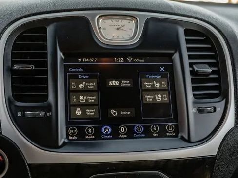 Used 2019 Chrysler 300 Limited RWD image 35