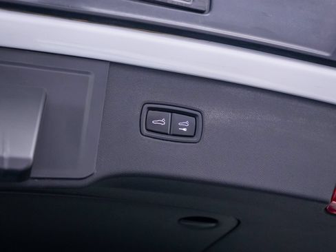 Certified 2025 Porsche Cayenne GTS AWD/4WD image 34