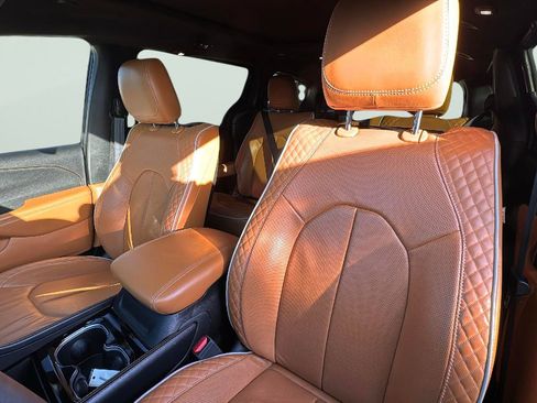 Used 2023 Chrysler Pacifica Pinnacle image 15
