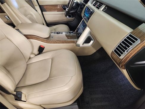 Used 2019 Land Rover Range Rover HSE image 4