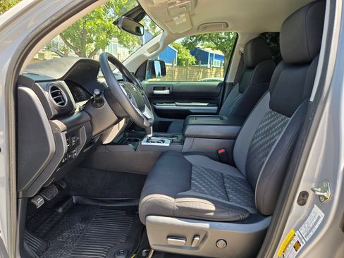 Used 2019 Toyota Tundra SR5 w/ SR5 Upgrade Package AWD/4WD image 9
