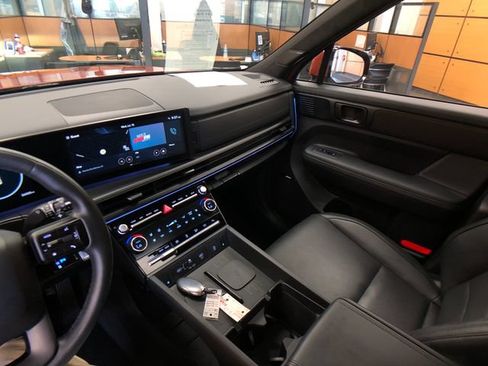 Used 2025 Hyundai Santa Fe Calligraphy AWD/4WD image 18