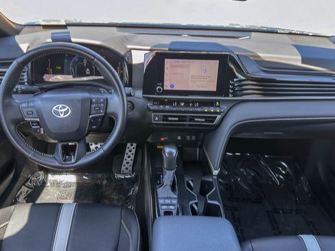 Used 2025 Toyota Camry SE FWD image 14