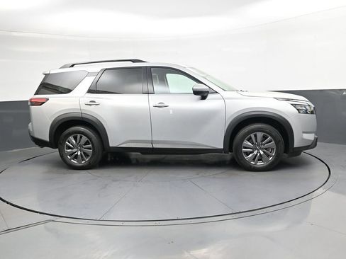 Used 2025 Nissan Pathfinder SV AWD/4WD image 3