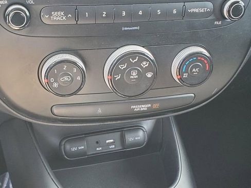 Used 2018 Kia Soul FWD image 21