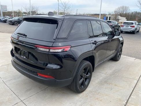 Used 2023 Jeep Grand Cherokee Limited w/ Black Appearance Package image 3