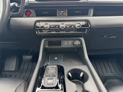 Used 2025 Honda Pilot TrailSport image 11