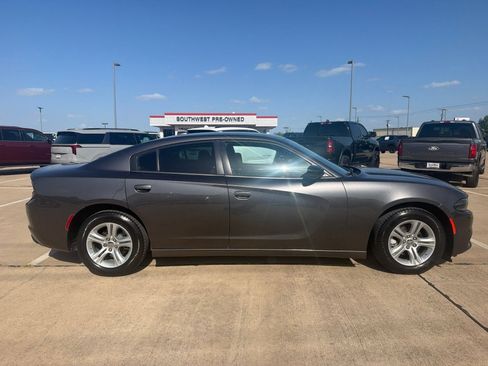 Used 2023 Dodge Charger SXT RWD image 4