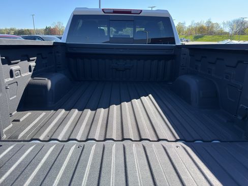 Used 2023 Chevrolet Silverado 1500 RST w/ Redline Edition AWD/4WD image 8