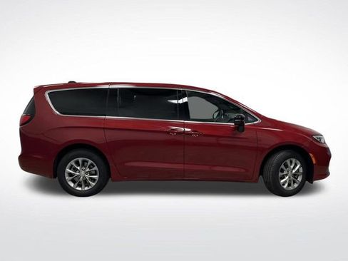New 2026 Chrysler Pacifica Select image 2