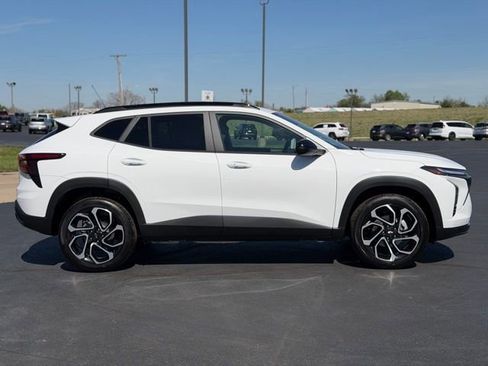 New 2026 Chevrolet Trax RS w/ Driver Confidence Package FWD image 8