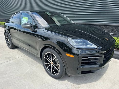 Used 2026 Porsche Cayenne E-Hybrid Coupe AWD/4WD image 11