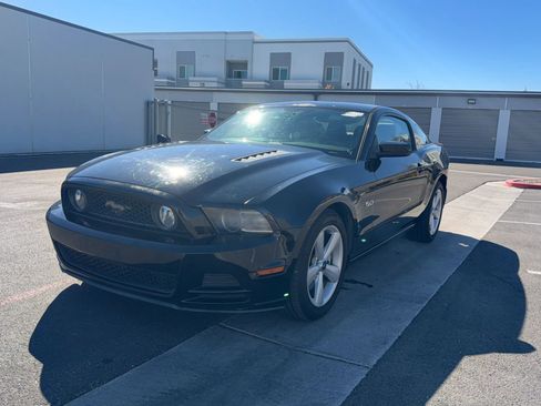 Used 2013 Ford Mustang GT image 2